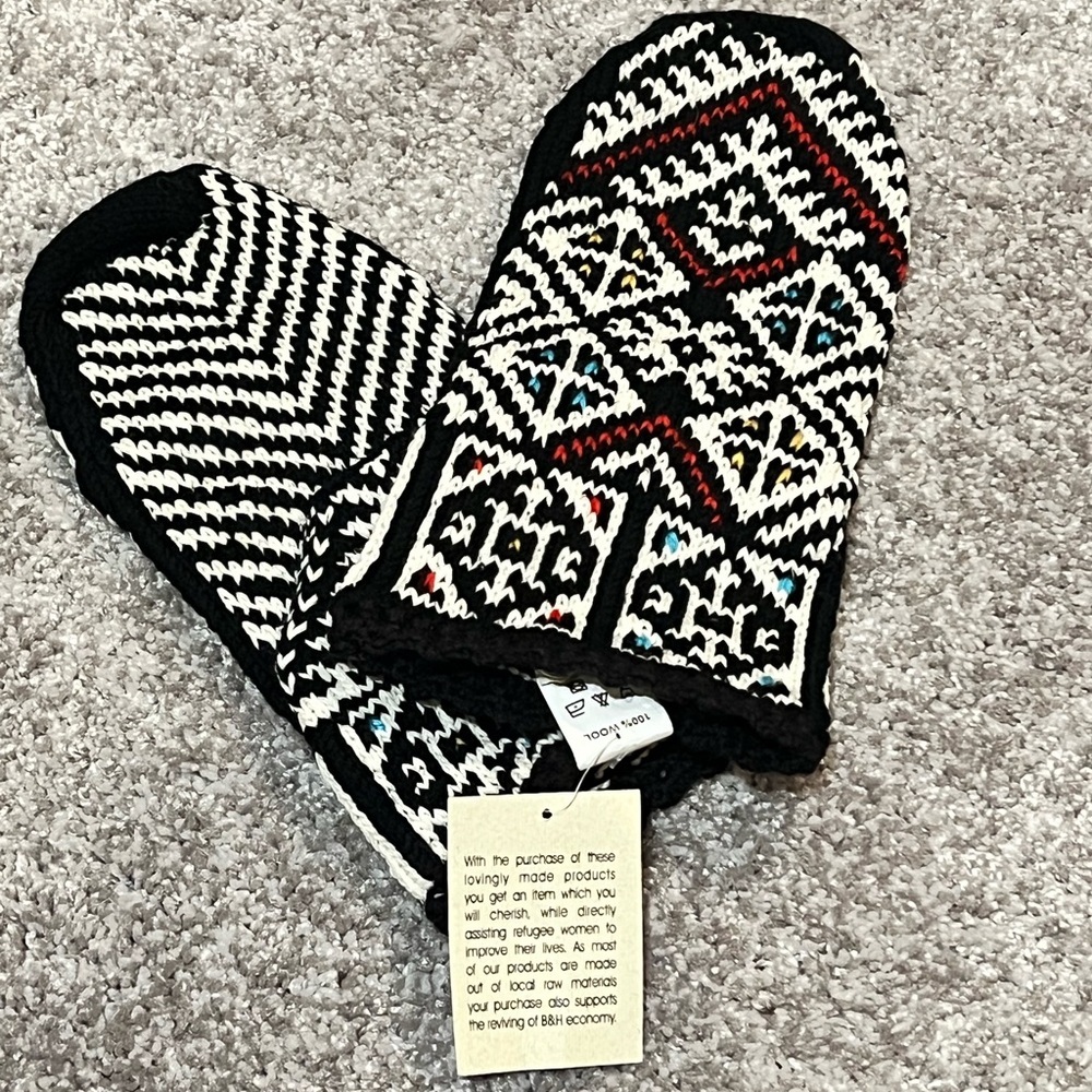 BH CRAFTS Slipper Socks that travel the globe - Buy with Purpose - Picture 3 of 8